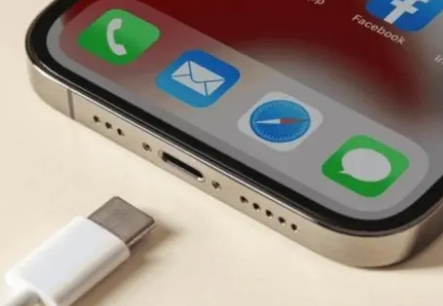 安远苹果15维修分享iPhone15改USB-C接口后能和安卓用户互借充电器吗 